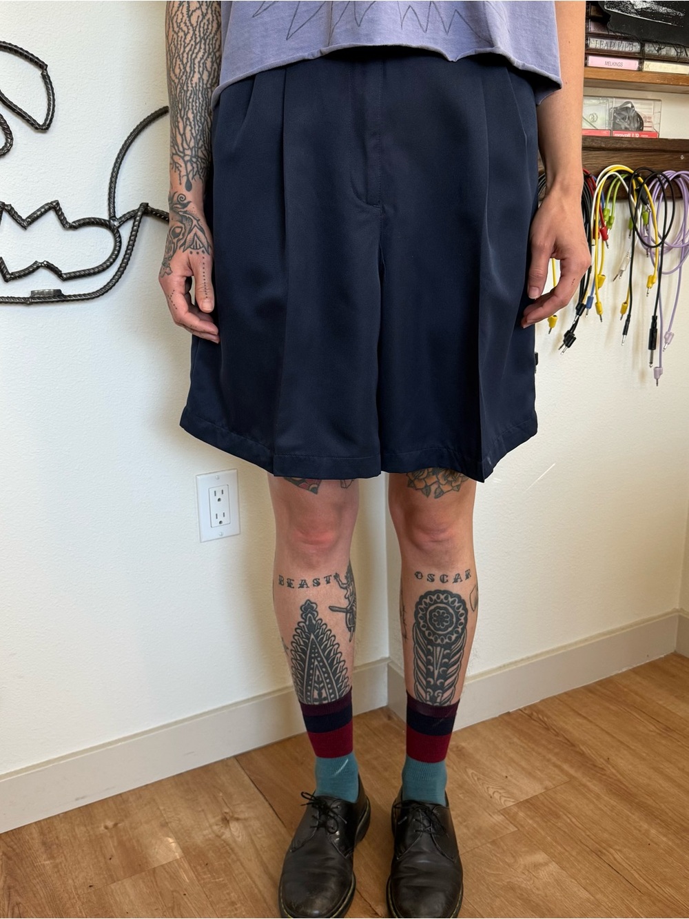 Vintage 90s Y2K NOS Navy High Waisted Pleated Bermuda Shorts ~ 16 / 34"